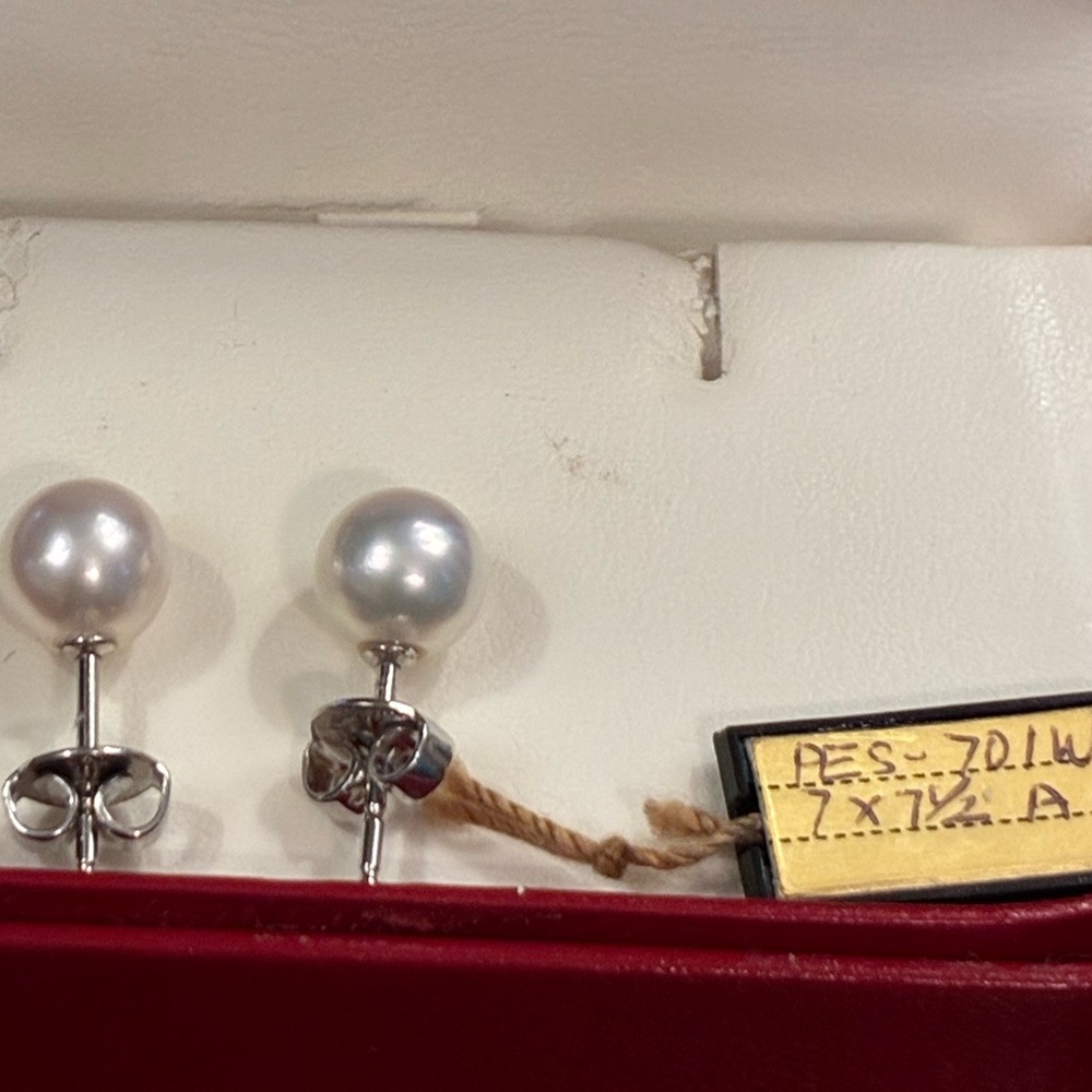 Mikimoto 18k Akoya Pearl Earrings, 7mm, A quality - Picture 9 of 10
